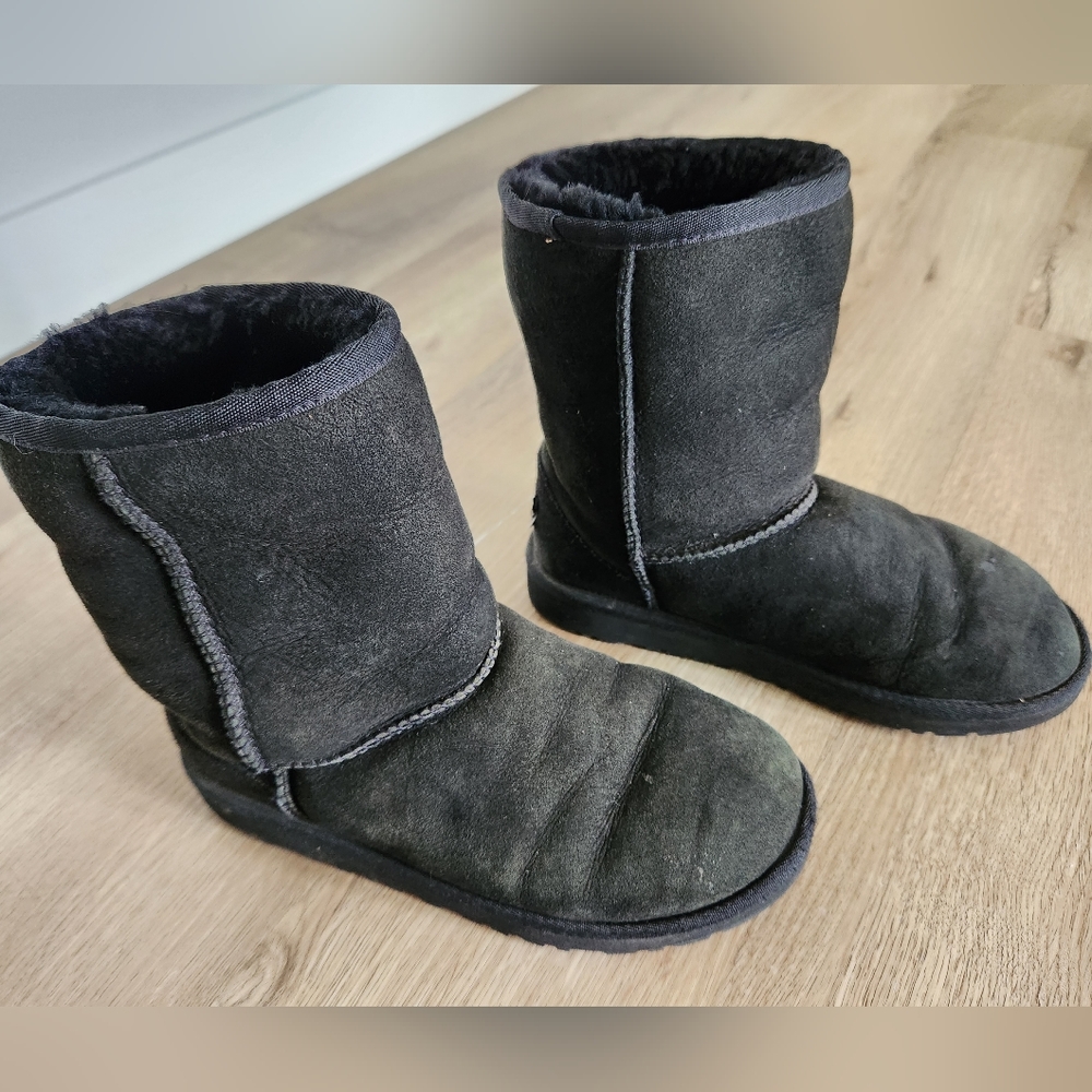 UGG Classic Short Boot